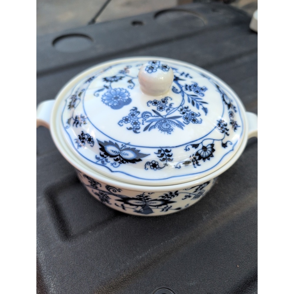 Blue Danube Covered Casserole Dish Blue Onion Japan Cottagecore Vintage Serving